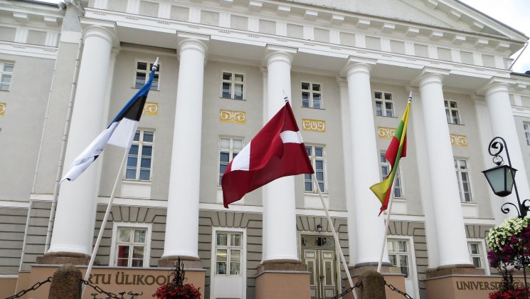 Eesti, läti ja leedu lipud